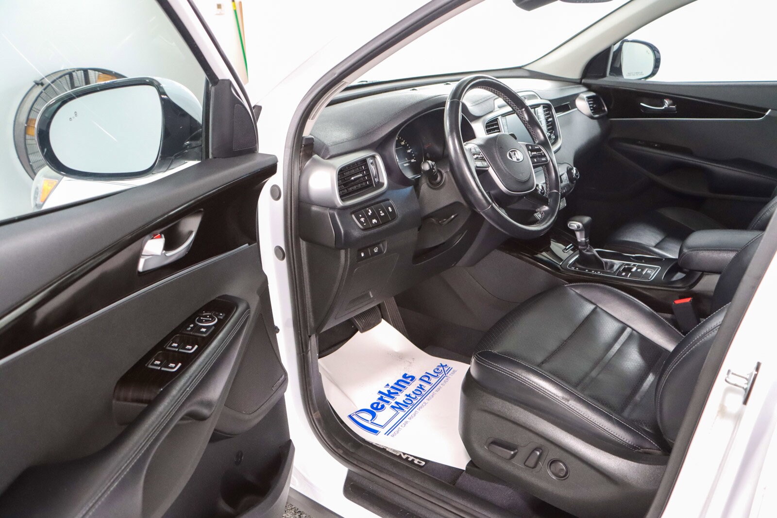 2019 Kia Sorento EX photo 2