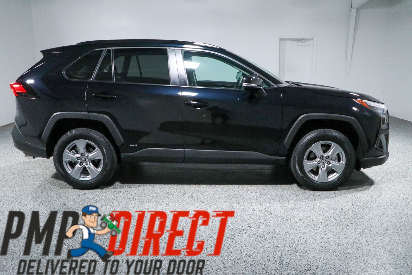 2025 Toyota RAV4 XLE - Photo 6