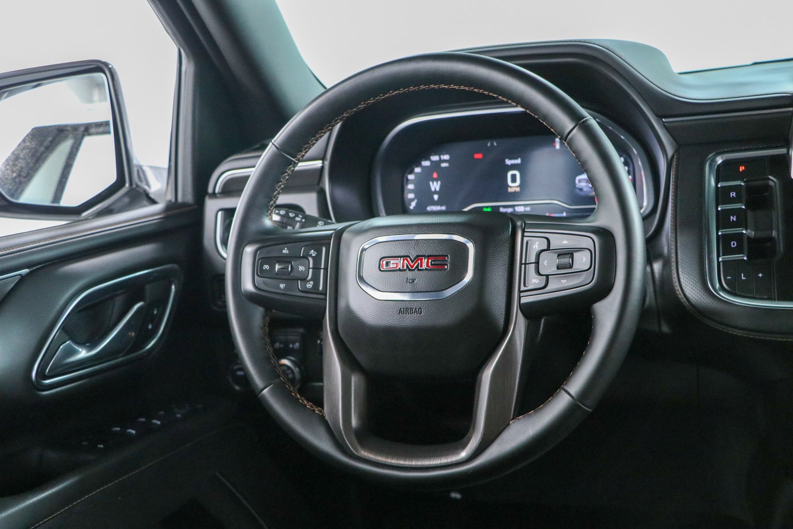 2023 GMC Yukon AT4 - Photo 13