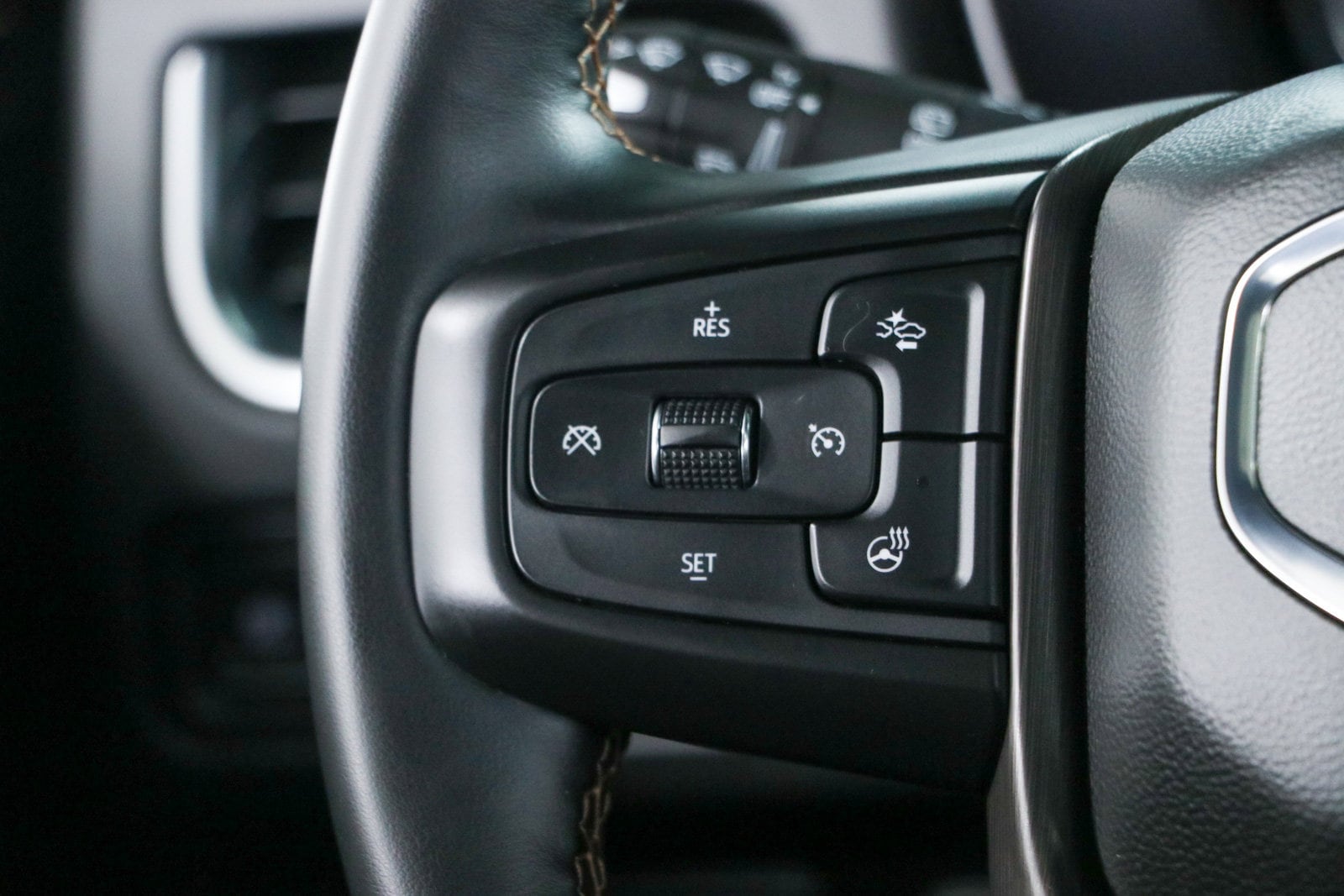 2023 GMC Yukon AT4 - Photo 14
