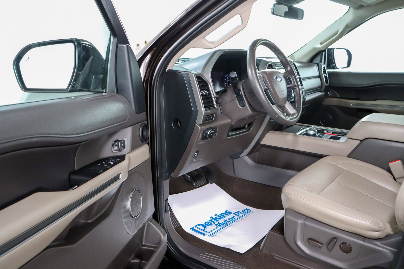 2021 Ford Expedition XLT photo 2