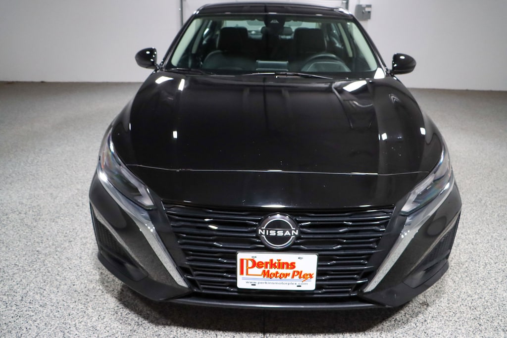 Used 2023 Nissan Altima SV Sedan