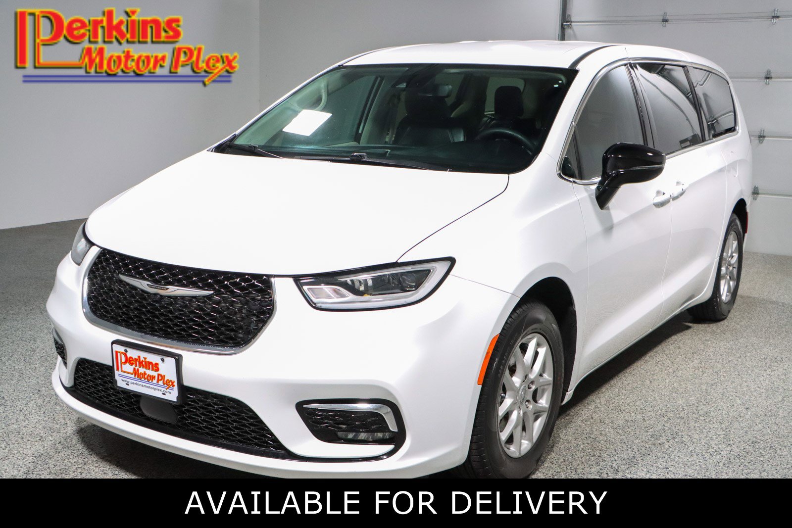2024 Chrysler Pacifica Touring L's photo