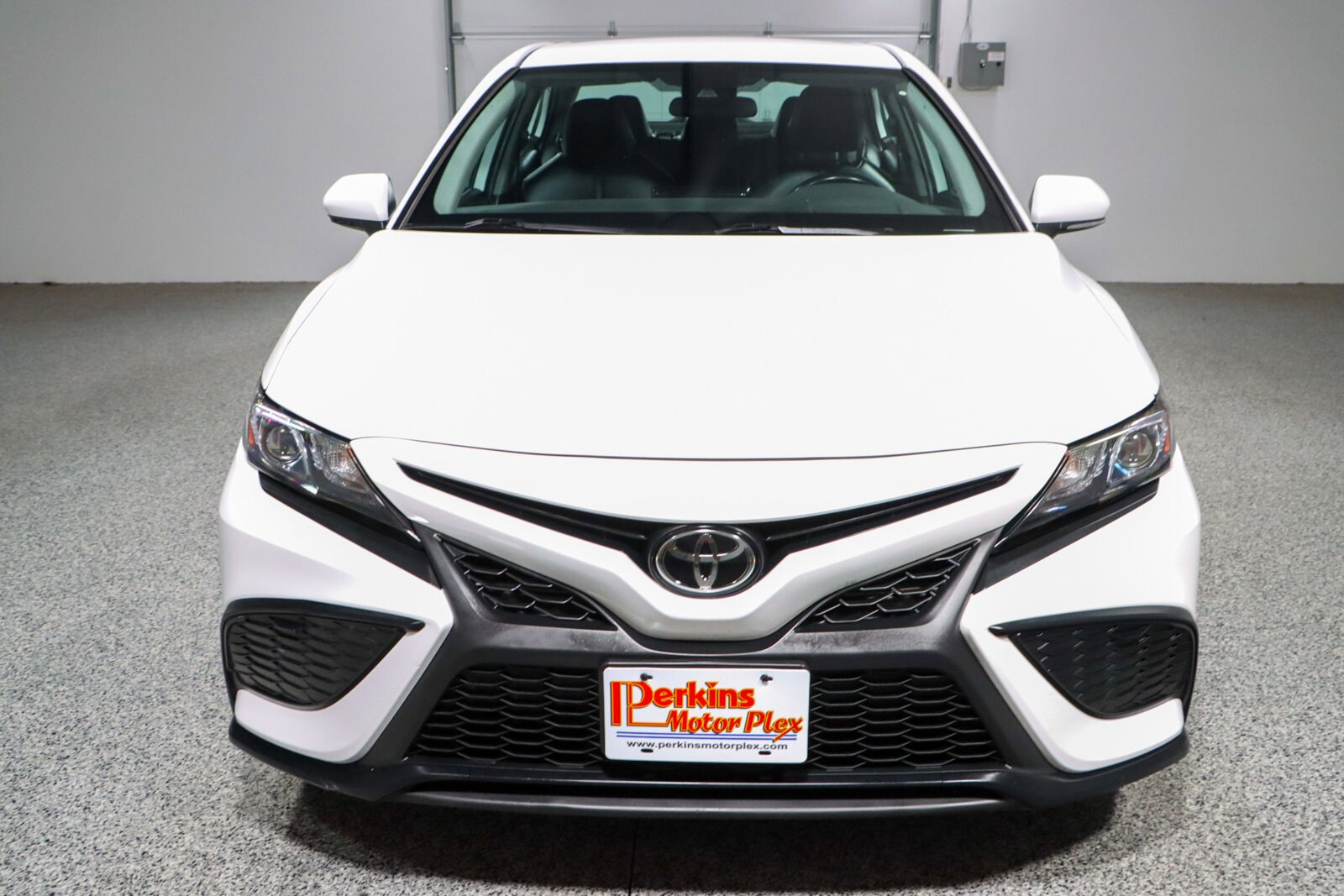 2023 Toyota Camry SE photo 3