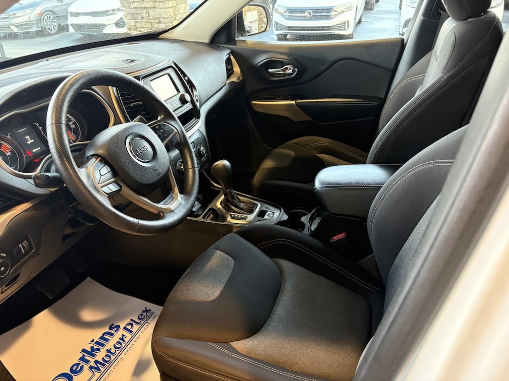 Used 2018 Jeep Cherokee Latitude SUV