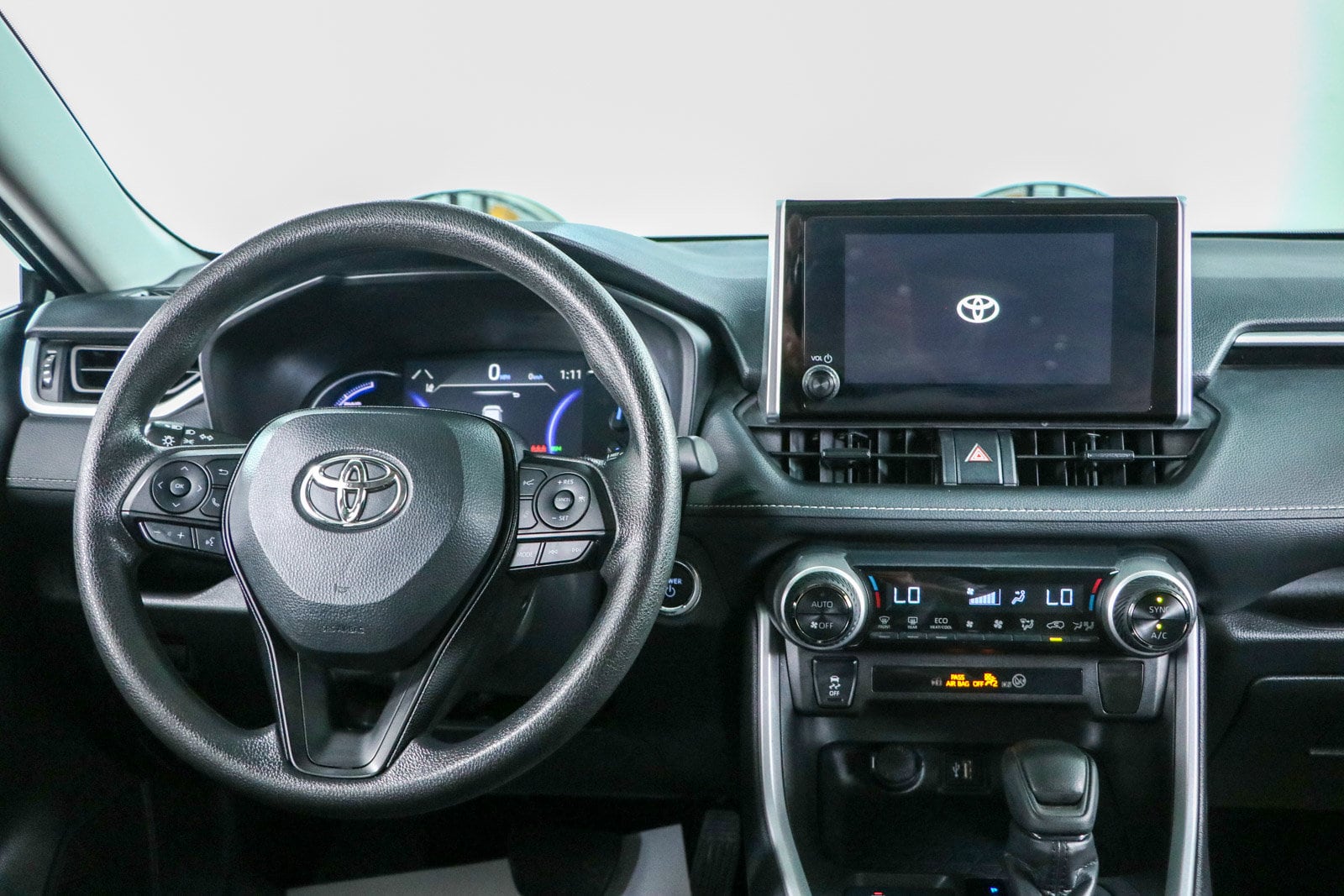 2025 Toyota RAV4 XLE - Photo 17