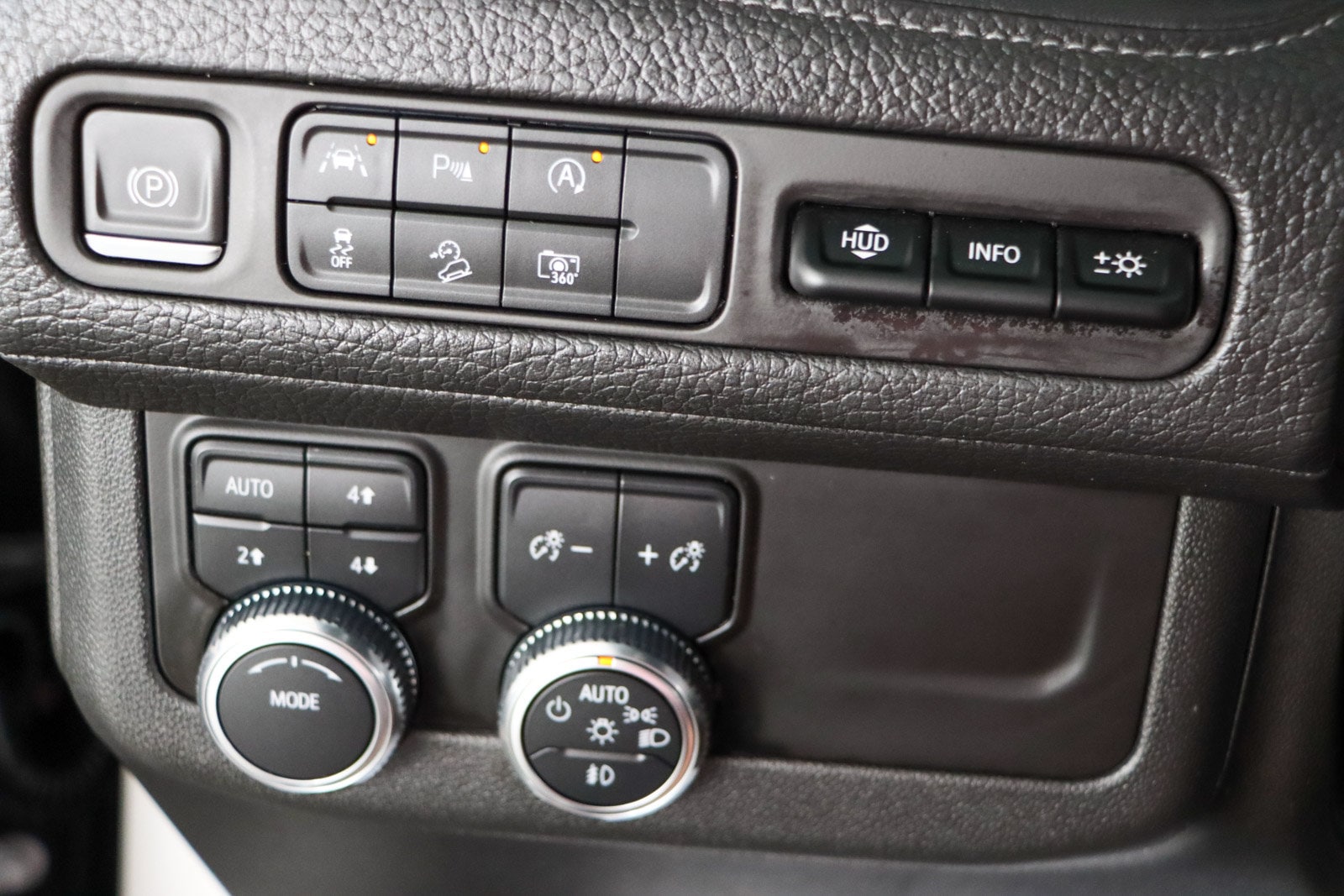 2023 GMC Yukon Denali - Photo 23