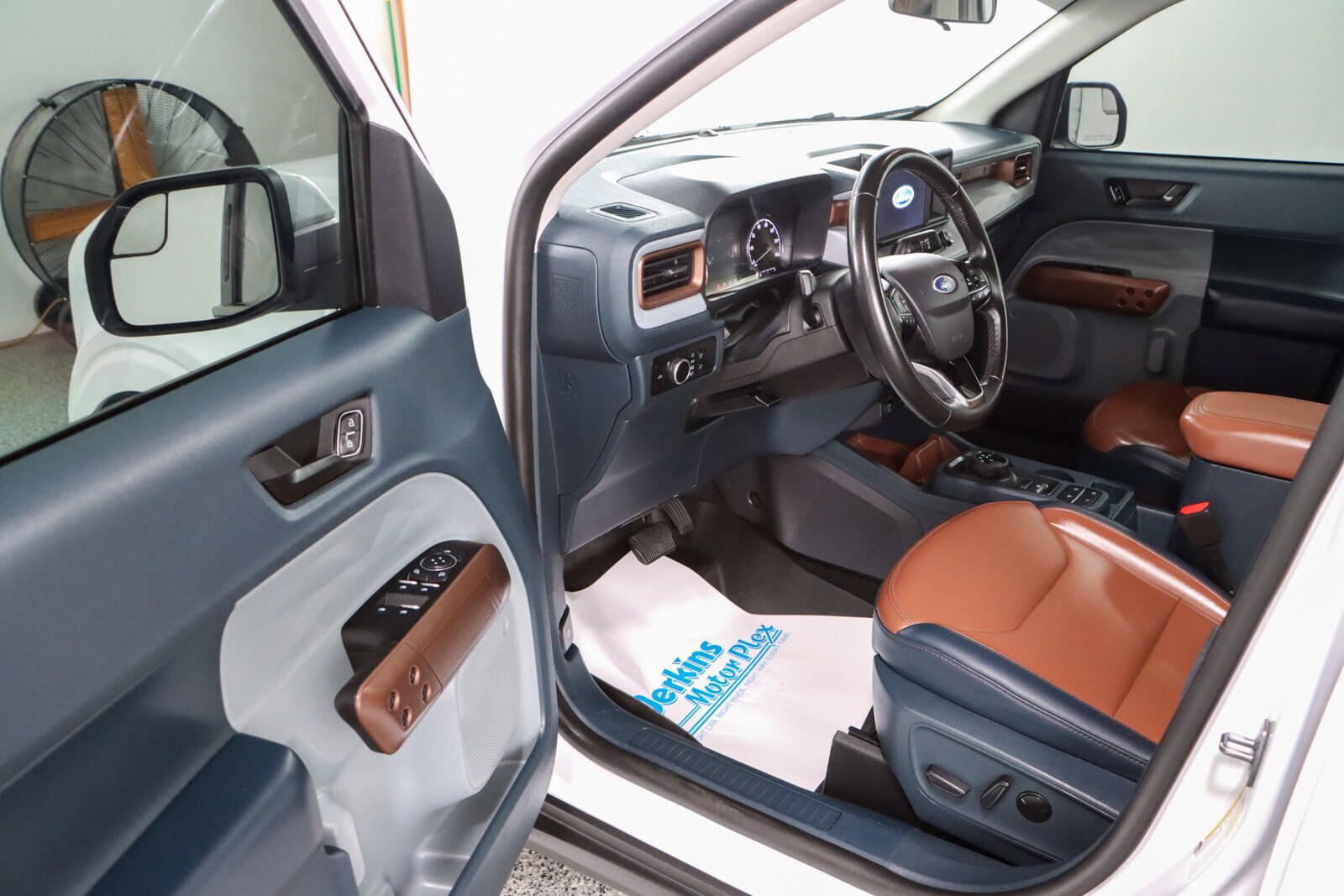 2023 Ford Maverick Lariat photo 2
