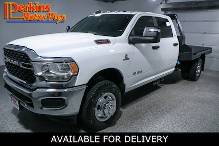2024 Ram 3500 SLT 4X4 FLATBED Truck Crew Cab