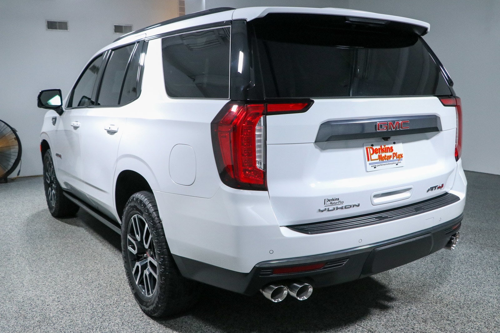 2023 GMC Yukon AT4 - Photo 9