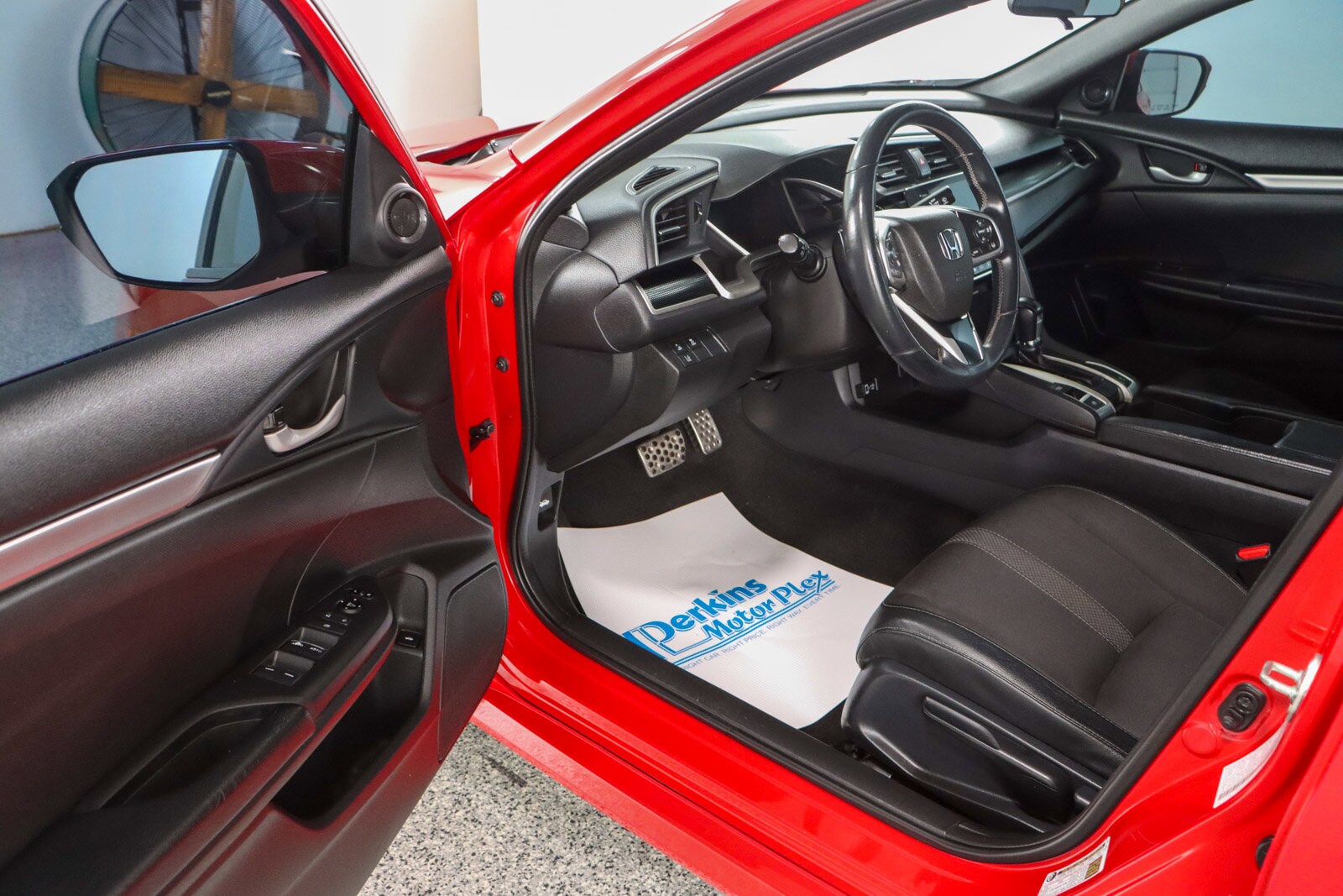 2020 Honda Civic Sport photo 2