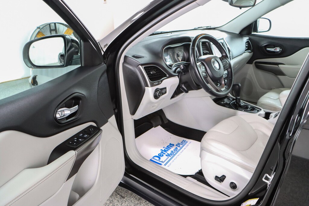 Used 2020 Jeep Cherokee LATITUDE PLUS 4X4 SUV