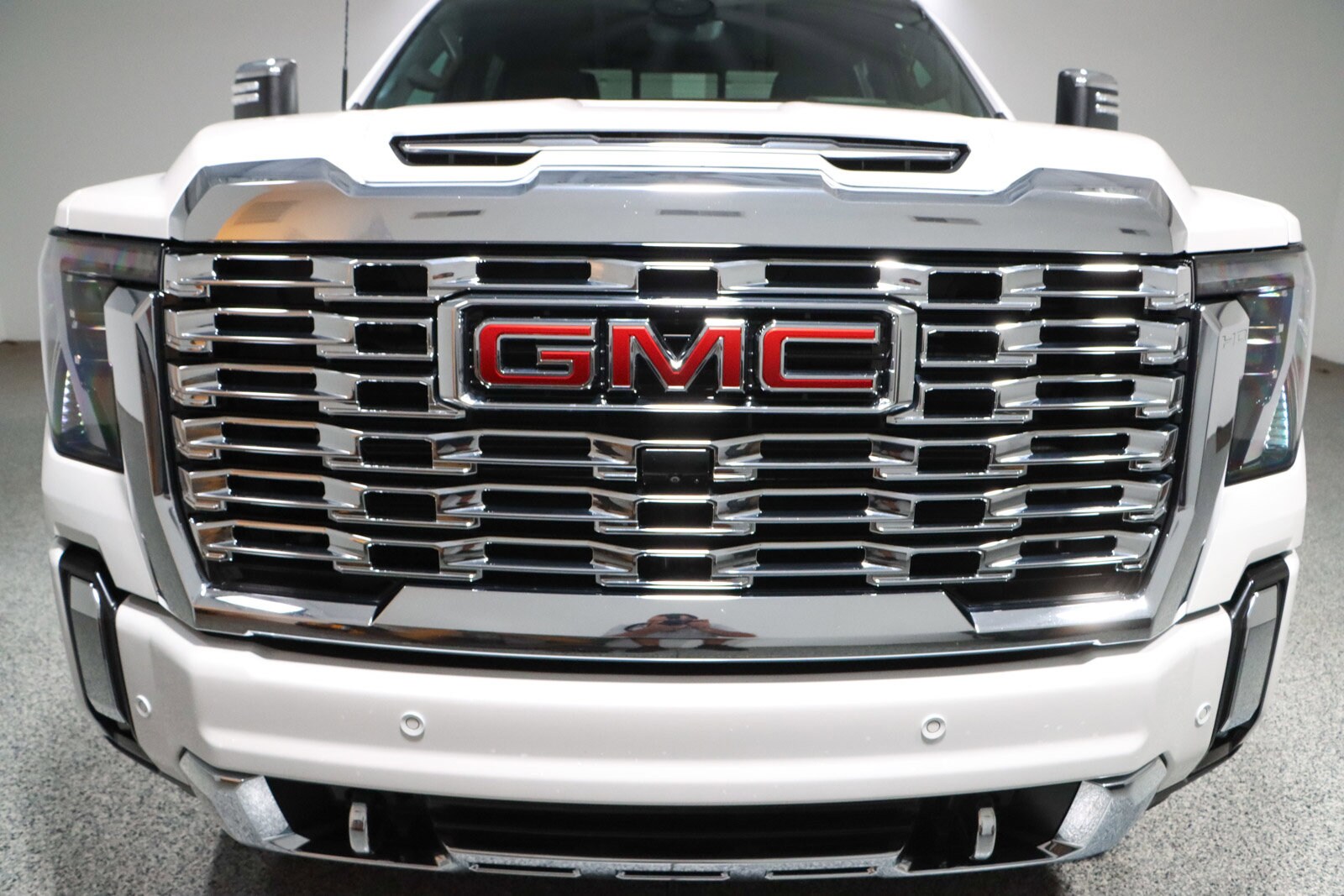 2024 Gmc Sierra HD Denali photo 2