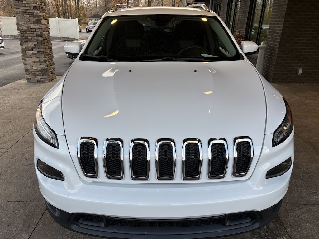 Used 2018 Jeep Cherokee Latitude SUV