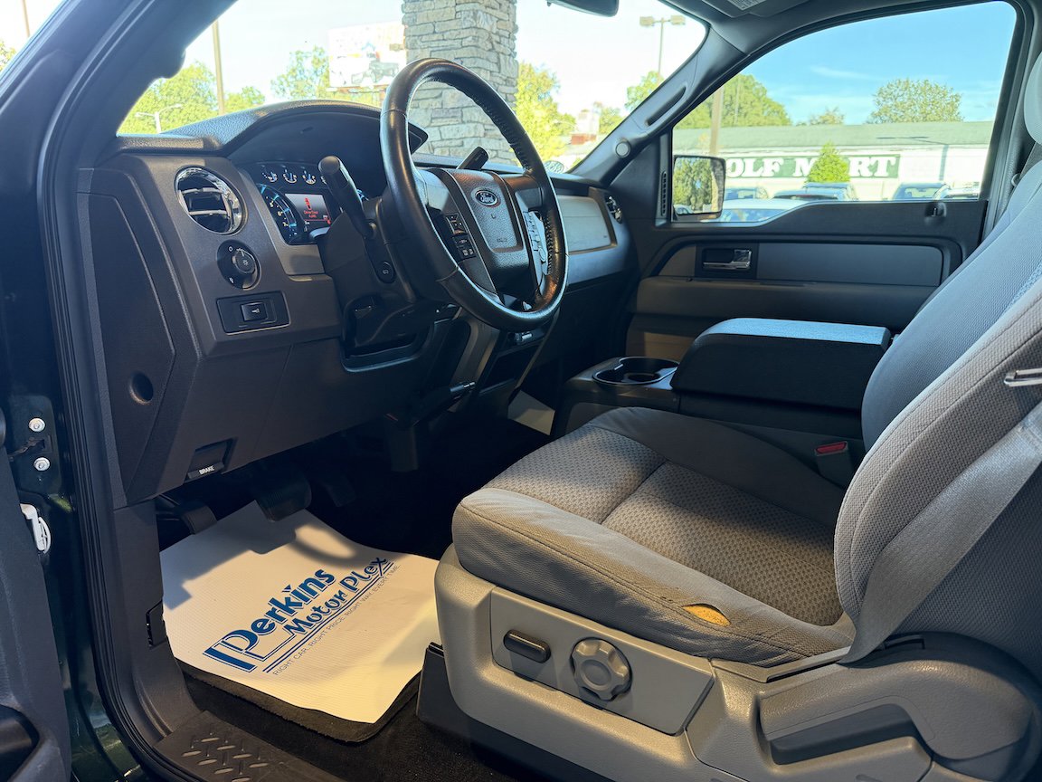 2012 Ford F-150 XLT photo 2