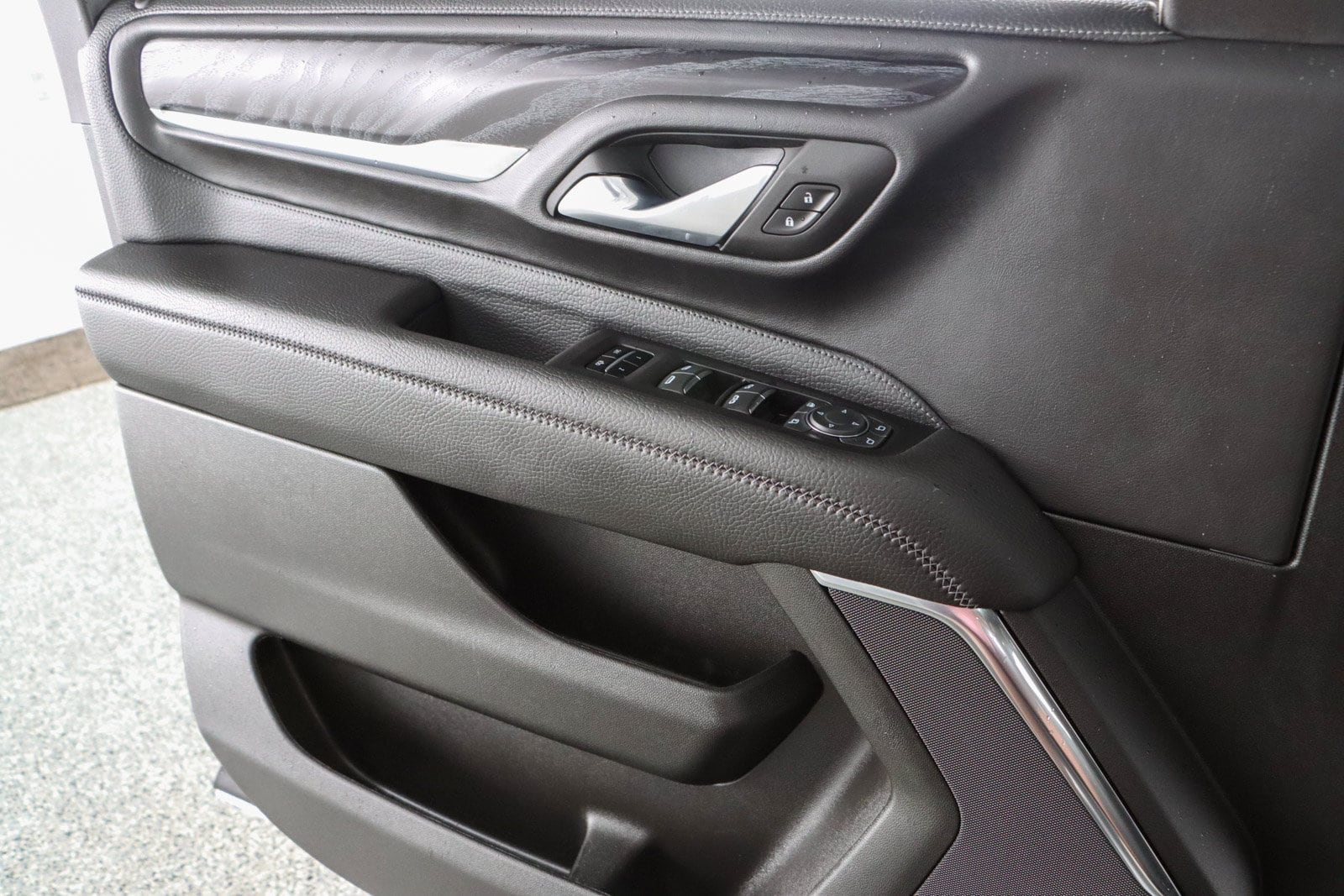 2023 GMC Yukon Denali - Photo 25
