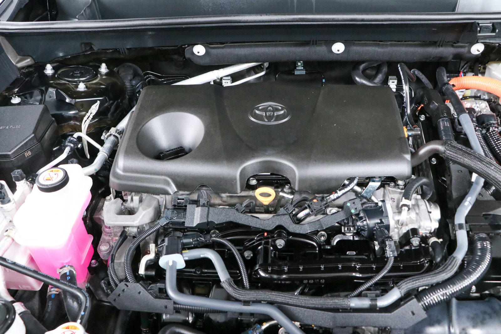 2025 Toyota RAV4 XLE - Photo 28