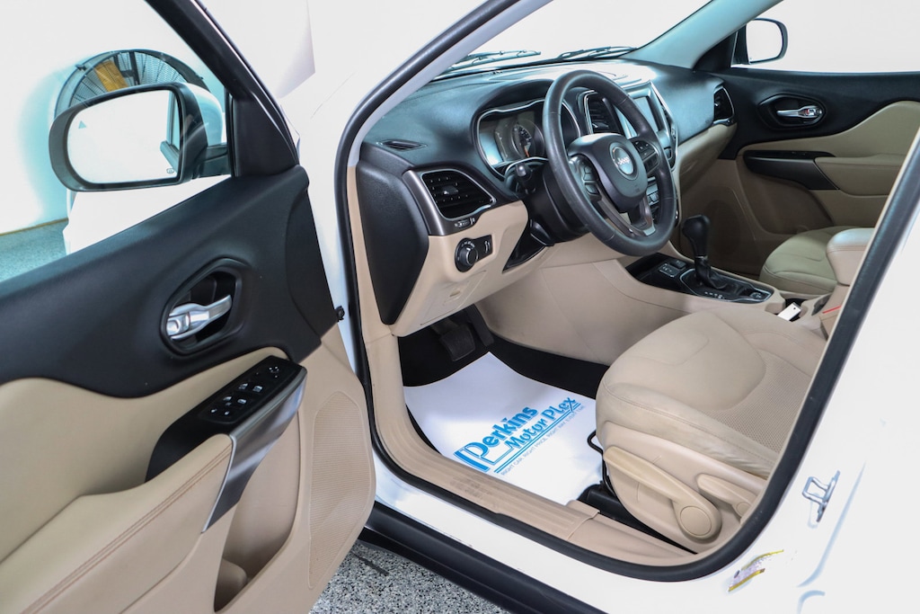 Used 2020 Jeep Cherokee Latitude SUV