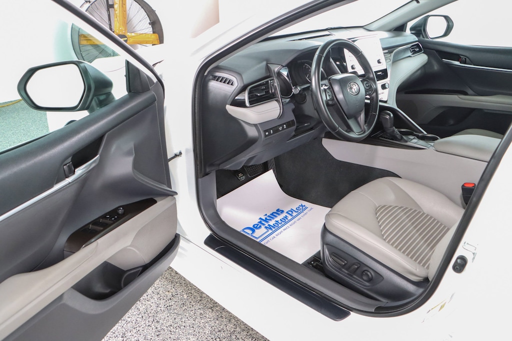 Used 2023 Toyota Camry SE Sedan