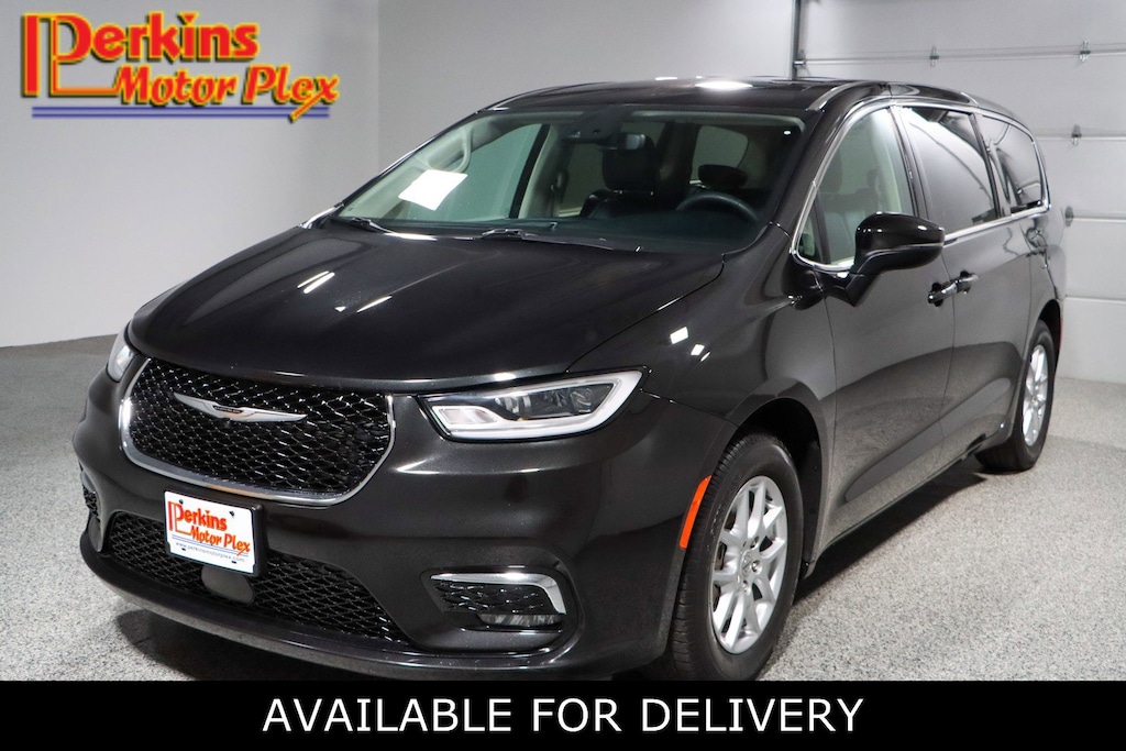 Used 2023 Chrysler Pacifica Touring L Van Passenger Van