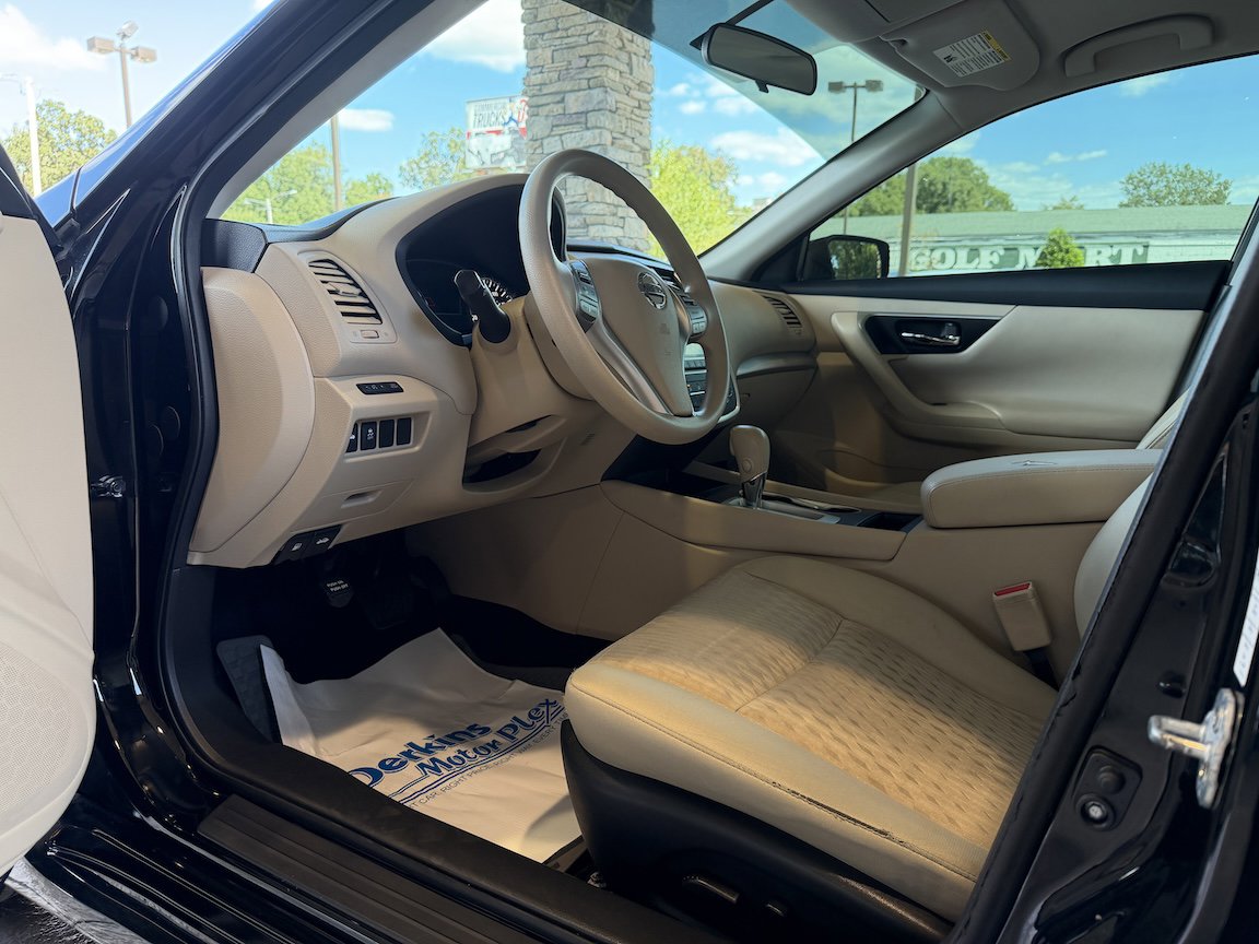 2016 Nissan Altima 2.5 S photo 2
