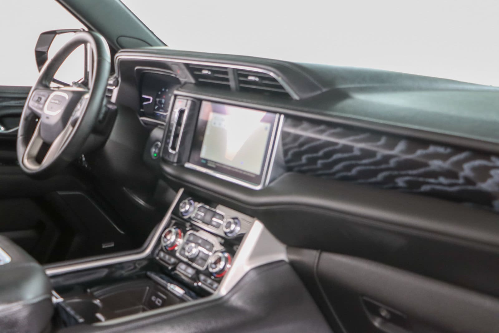 2023 GMC Yukon Denali - Photo 30