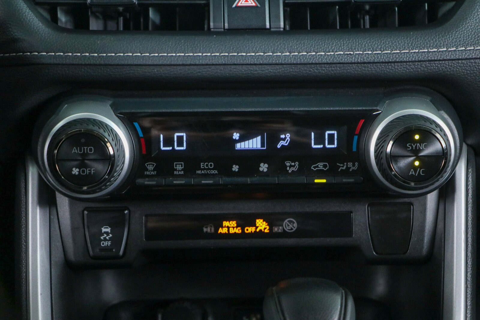 2025 Toyota RAV4 XLE - Photo 20