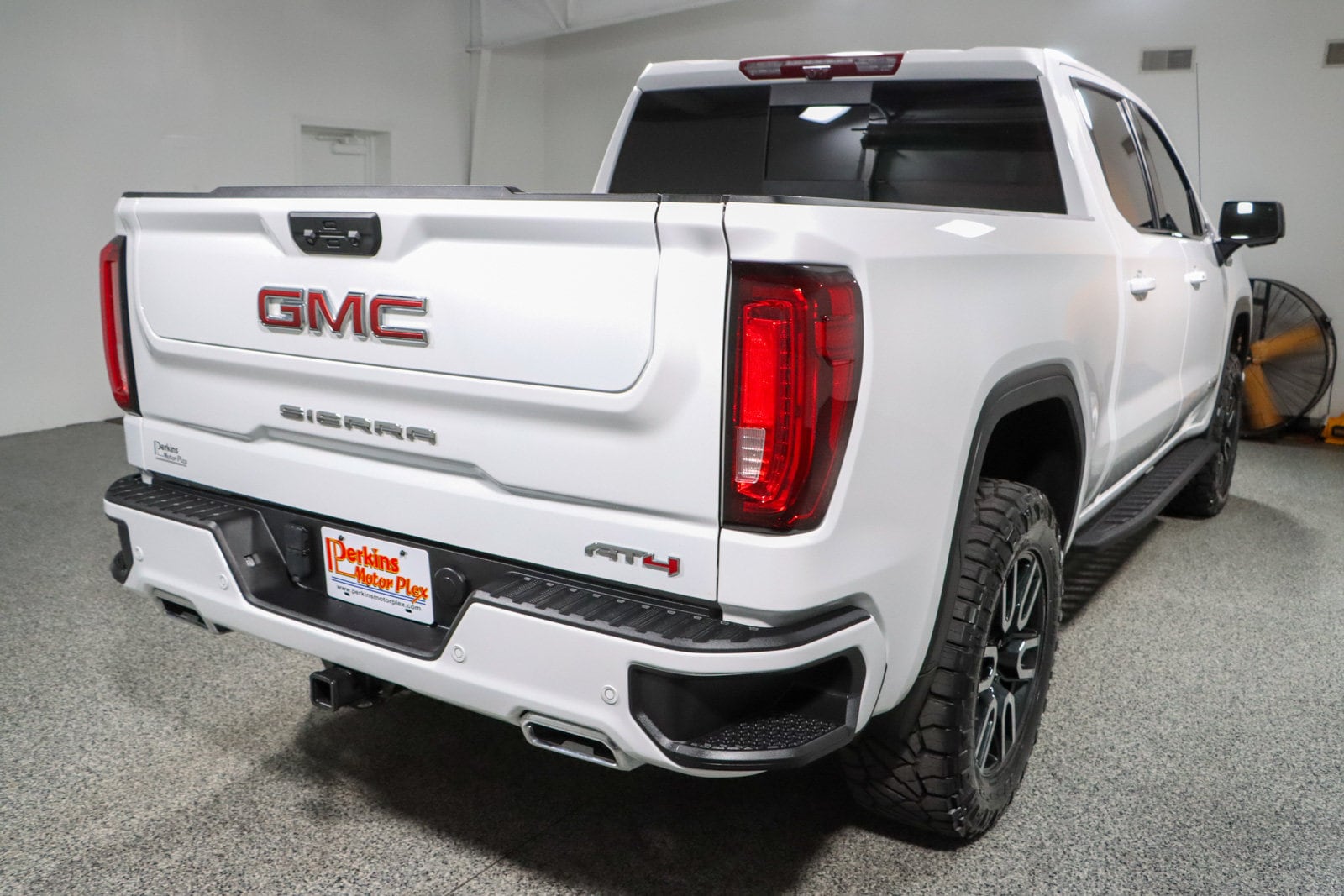 2024 GMC Sierra 1500 AT4 - Photo 8