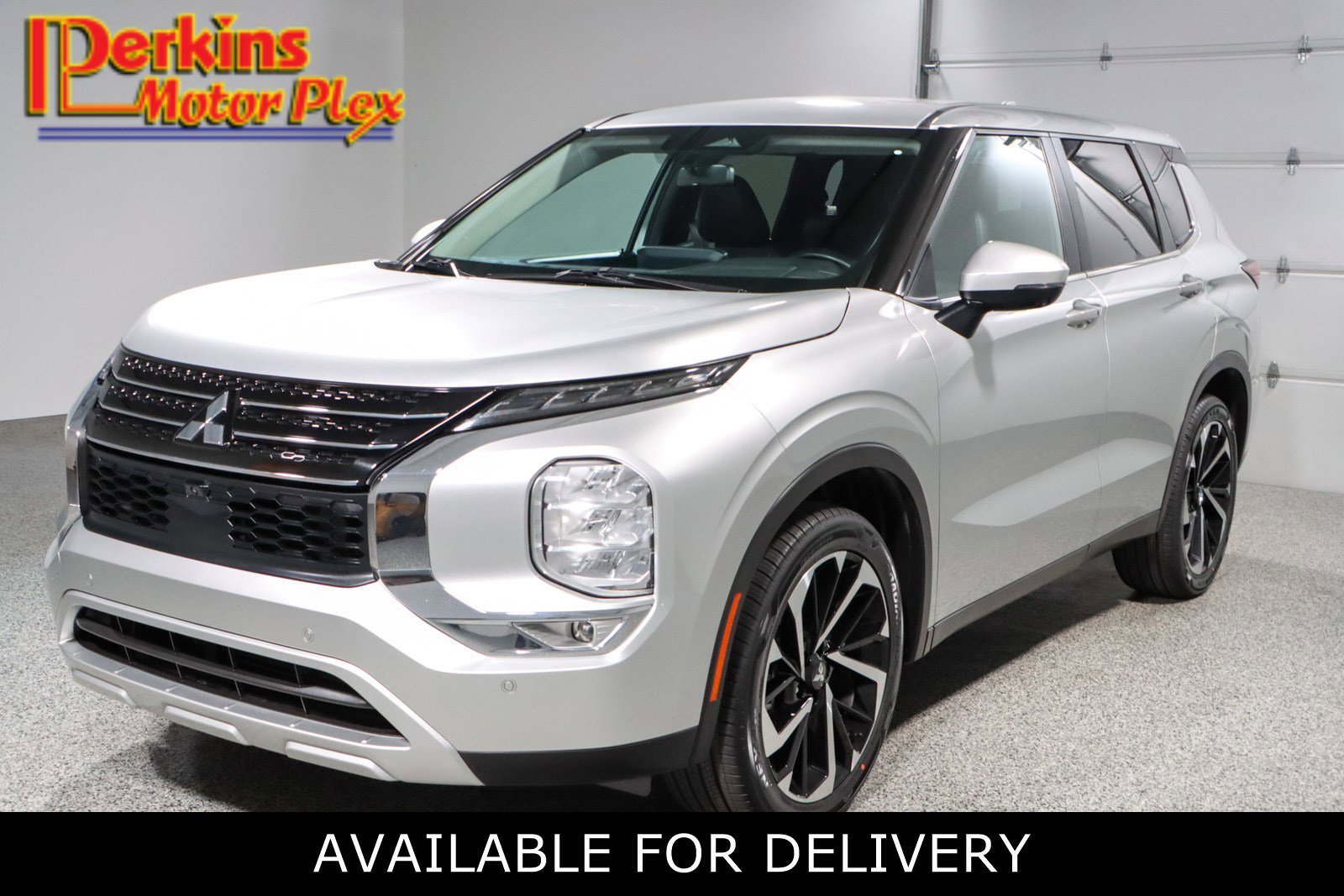 2024 Mitsubishi Outlander SE's photo