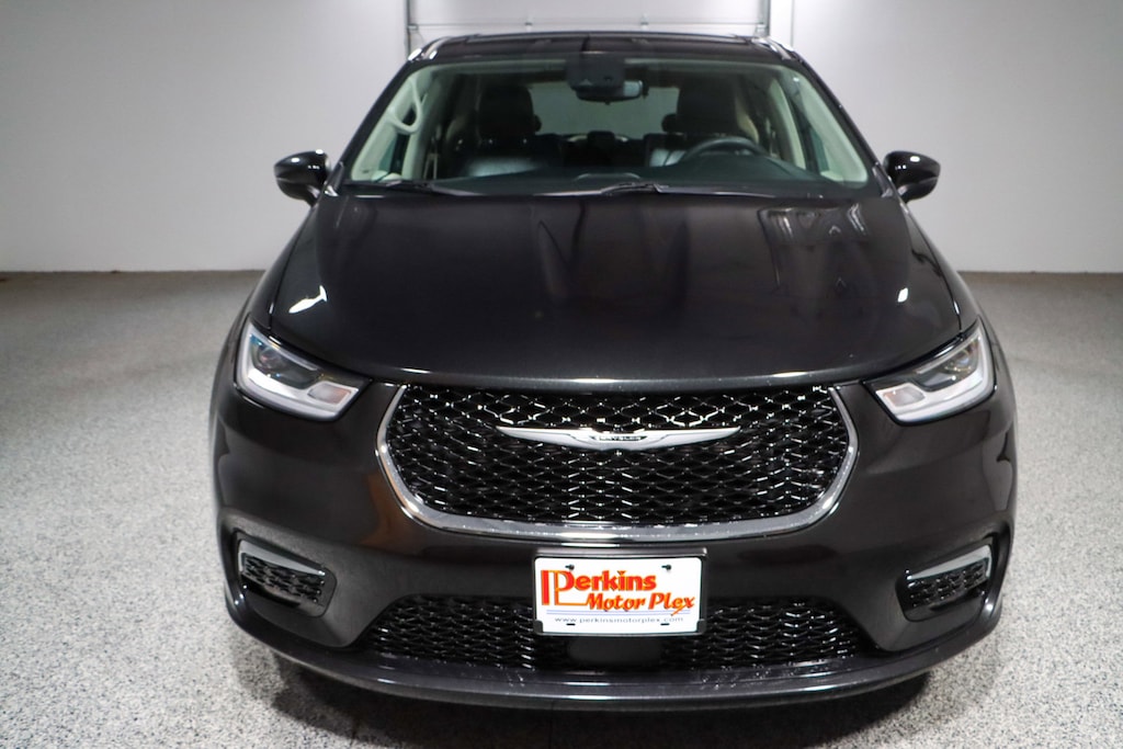 Used 2023 Chrysler Pacifica Touring L Van Passenger Van