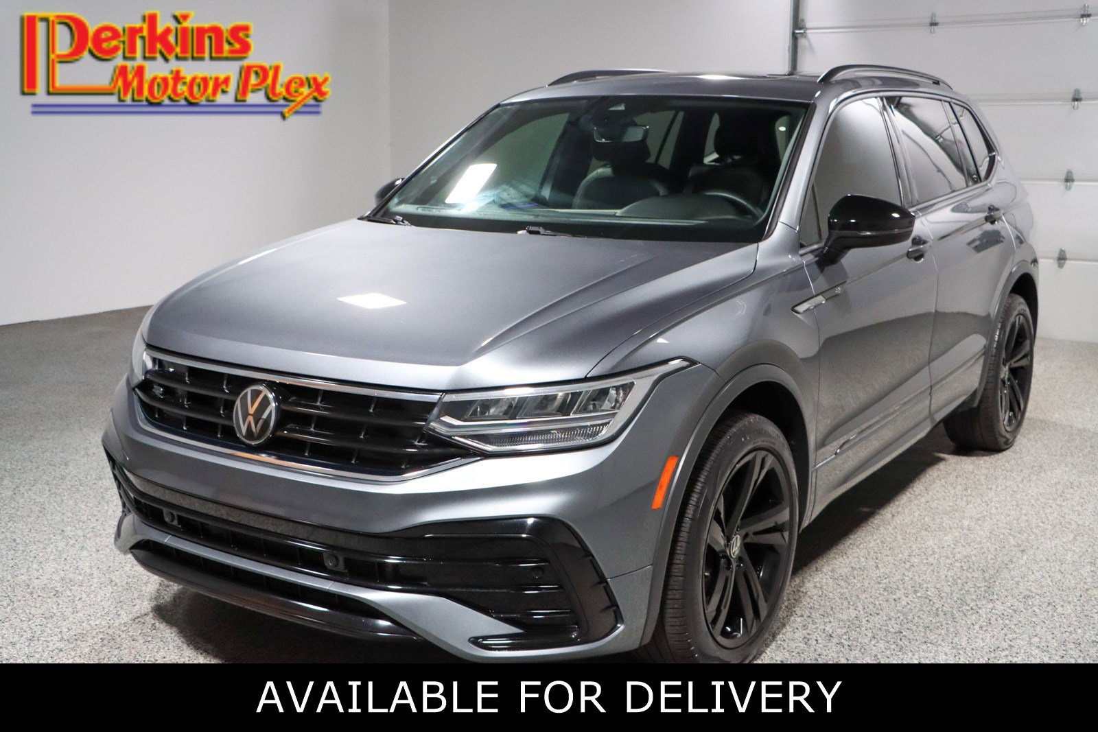 2023 Volkswagen Tiguan 2.0T SE R-Line Black's photo