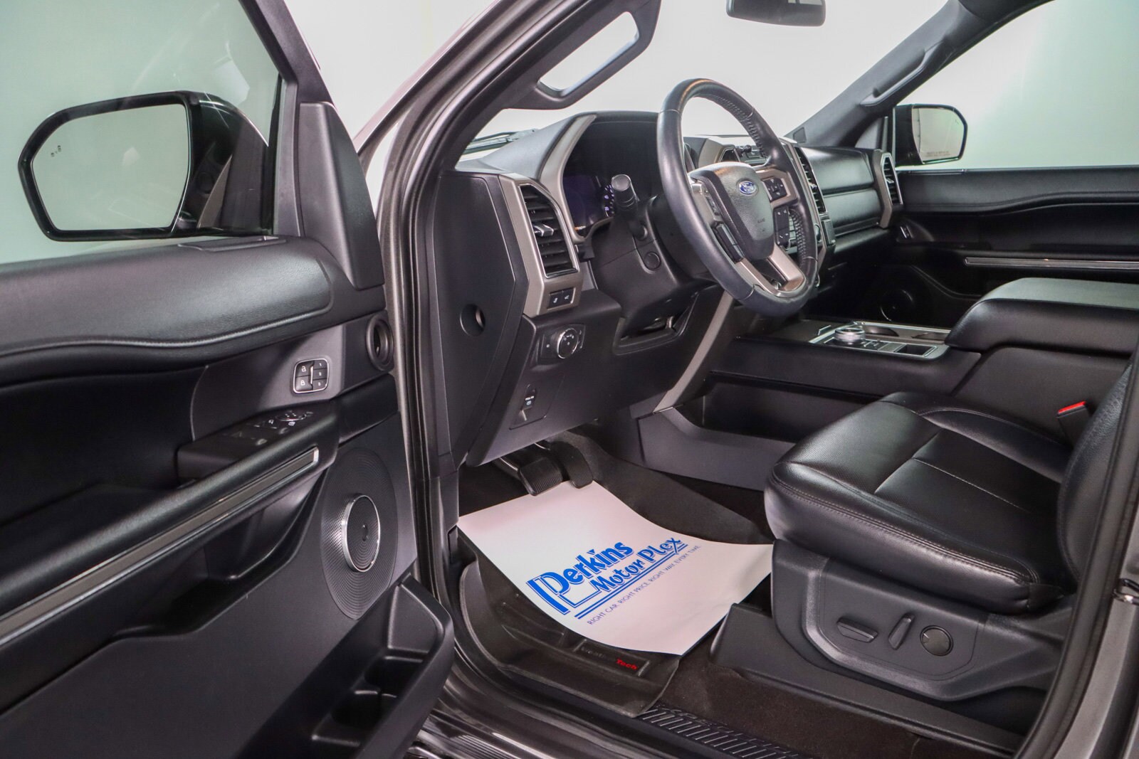 2021 Ford Expedition XLT photo 2