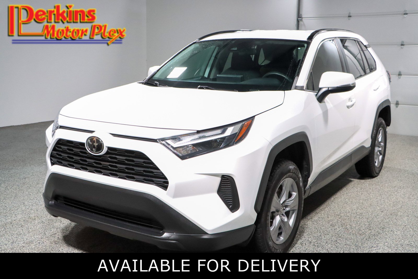 2022 Toyota RAV4 XLE FWD's photo