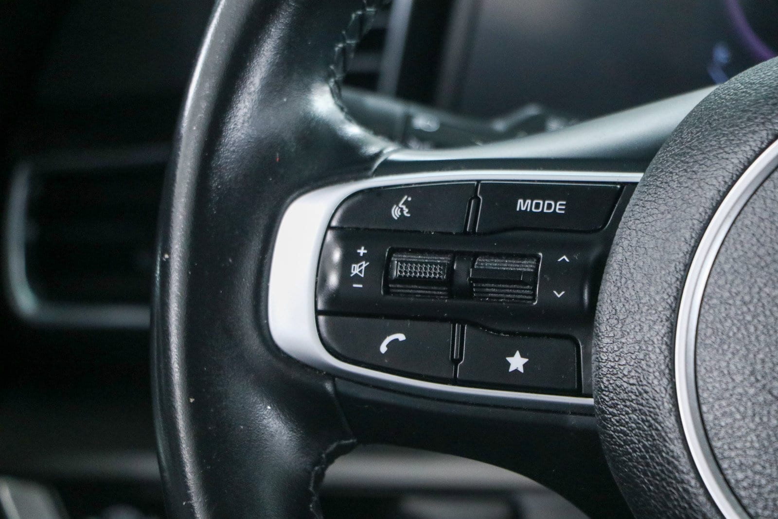 2023 Kia Sportage EX - Photo 13