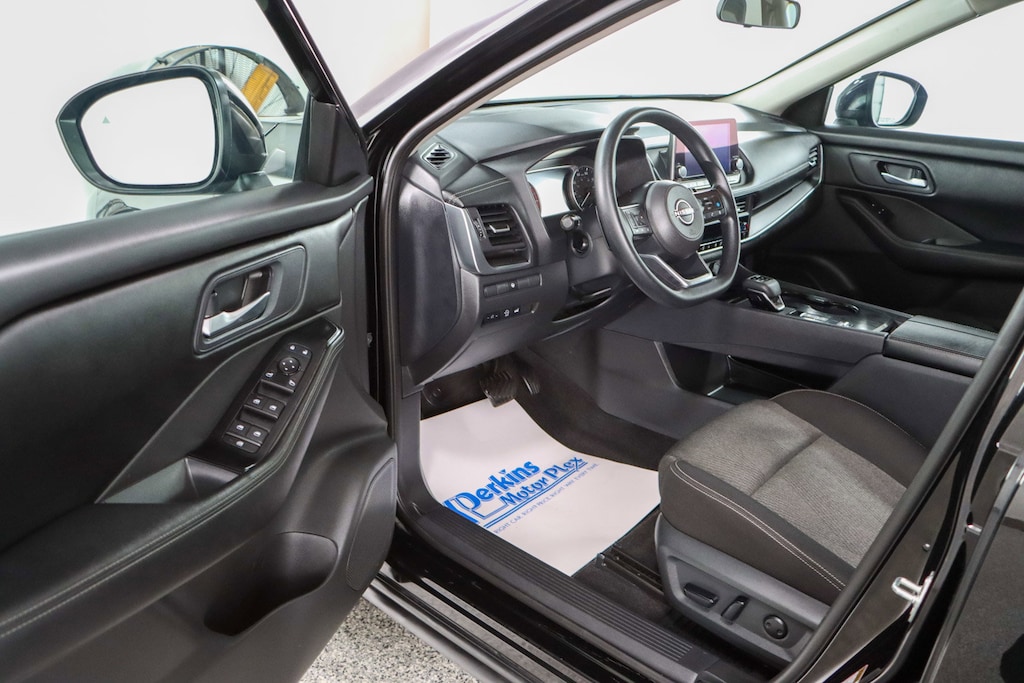 Used 2024 Nissan Rogue SV SUV