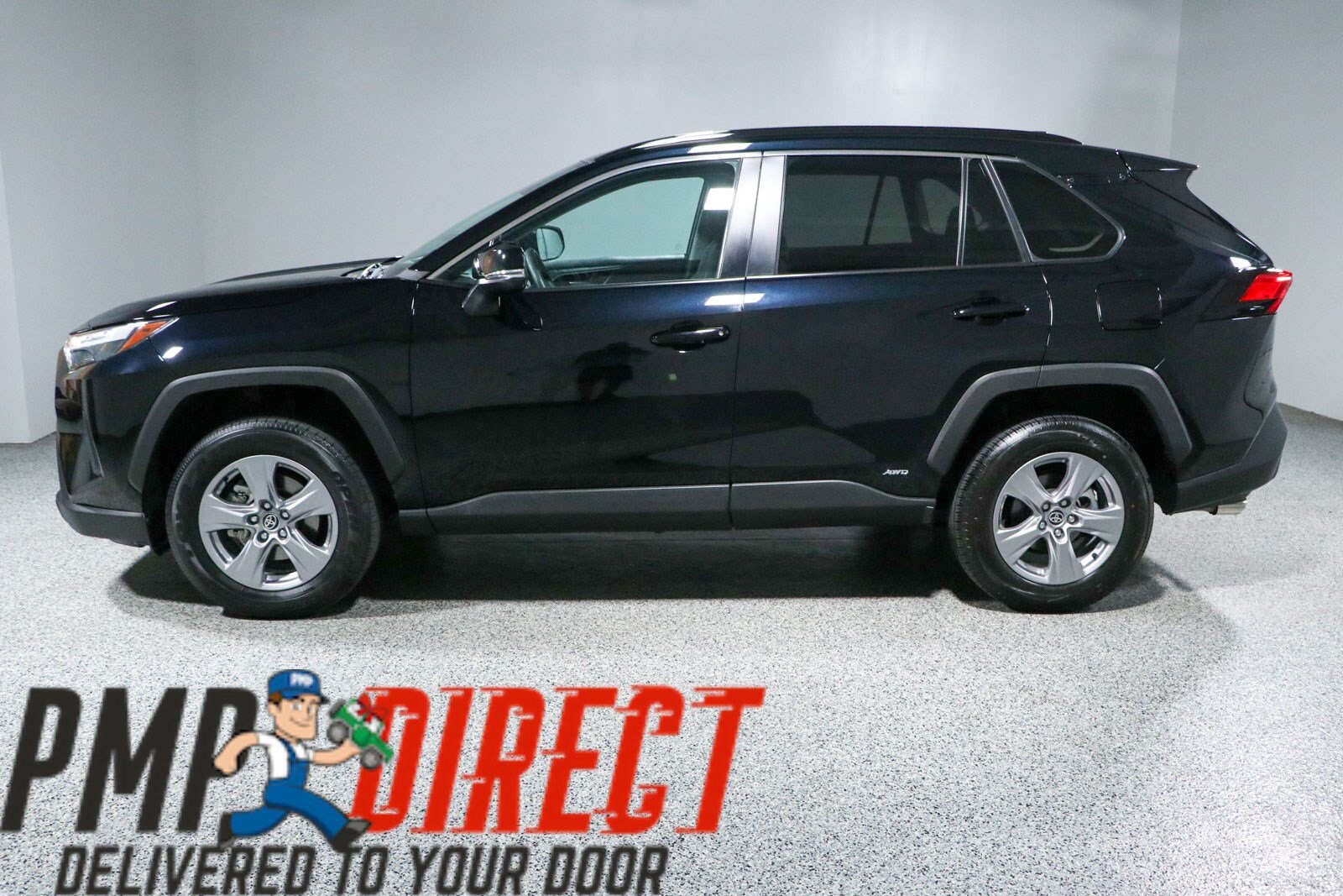 2025 Toyota RAV4 XLE - Photo 9