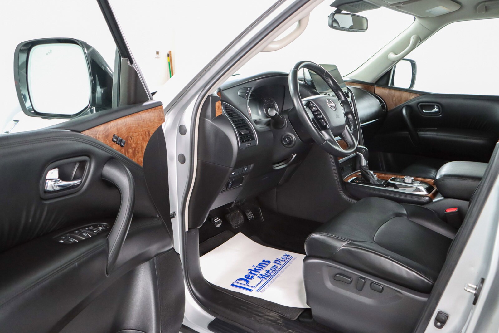 2022 Nissan Armada SL photo 2