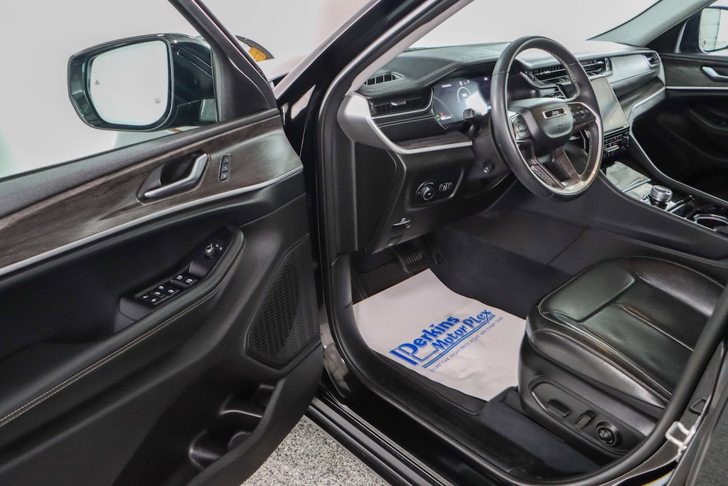 Used 2023 Jeep Grand Cherokee Limited SUV