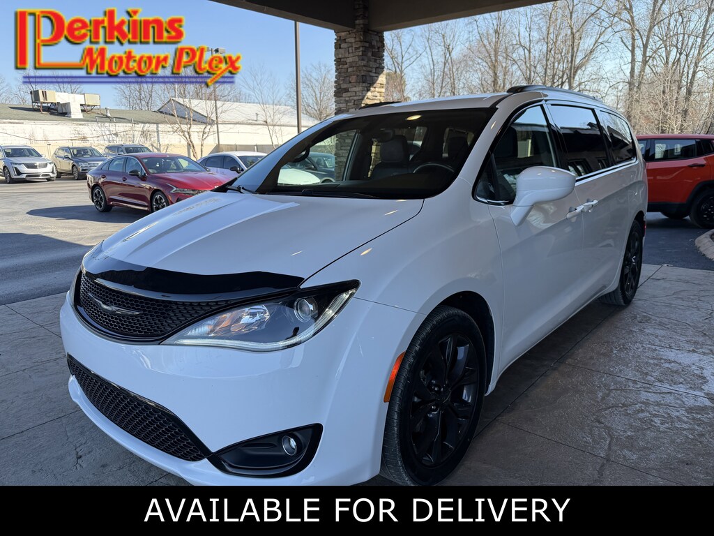 Used 2019 Chrysler Pacifica Touring L Van Passenger Van
