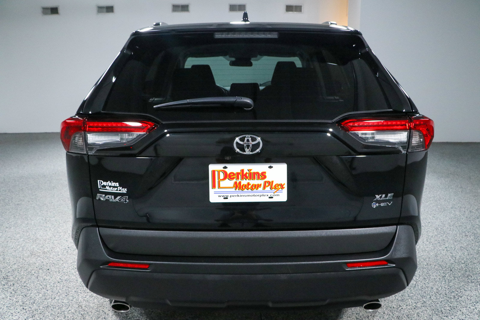 2025 Toyota RAV4 XLE - Photo 8