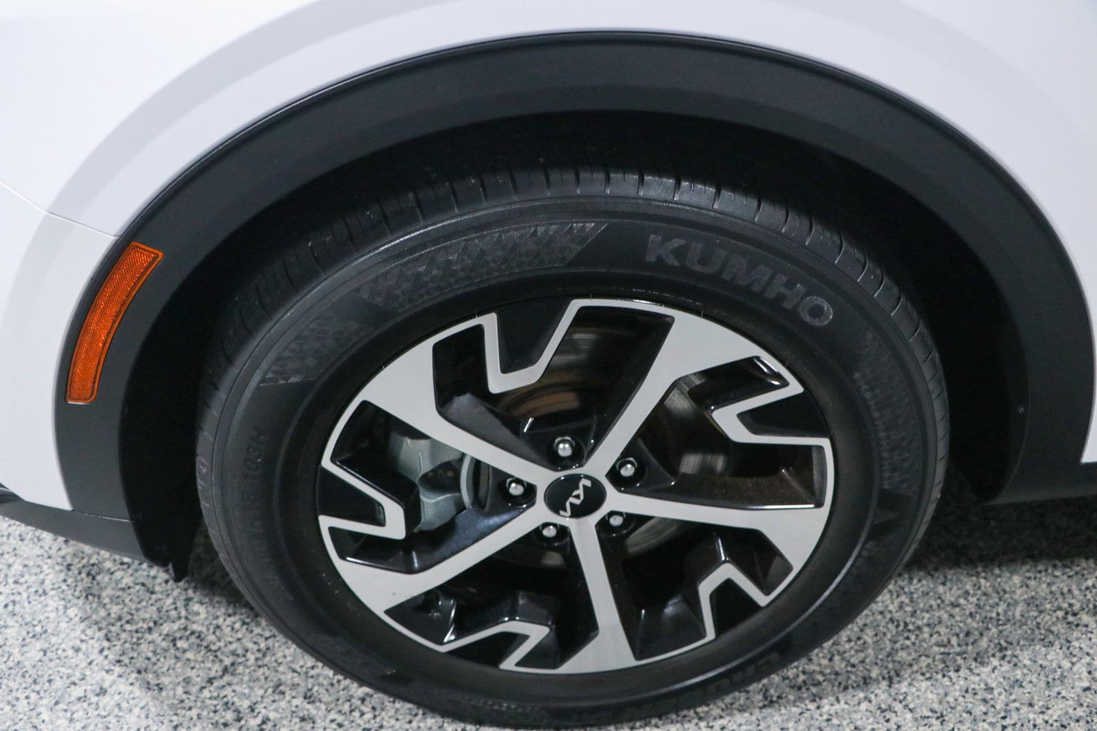 2023 Kia Sportage EX - Photo 11