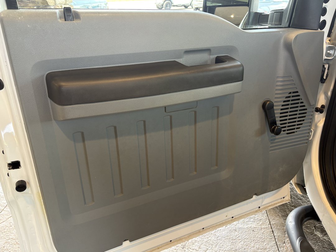 2016 Ford F-350 Super Duty Chassis Cab XL - Photo 19