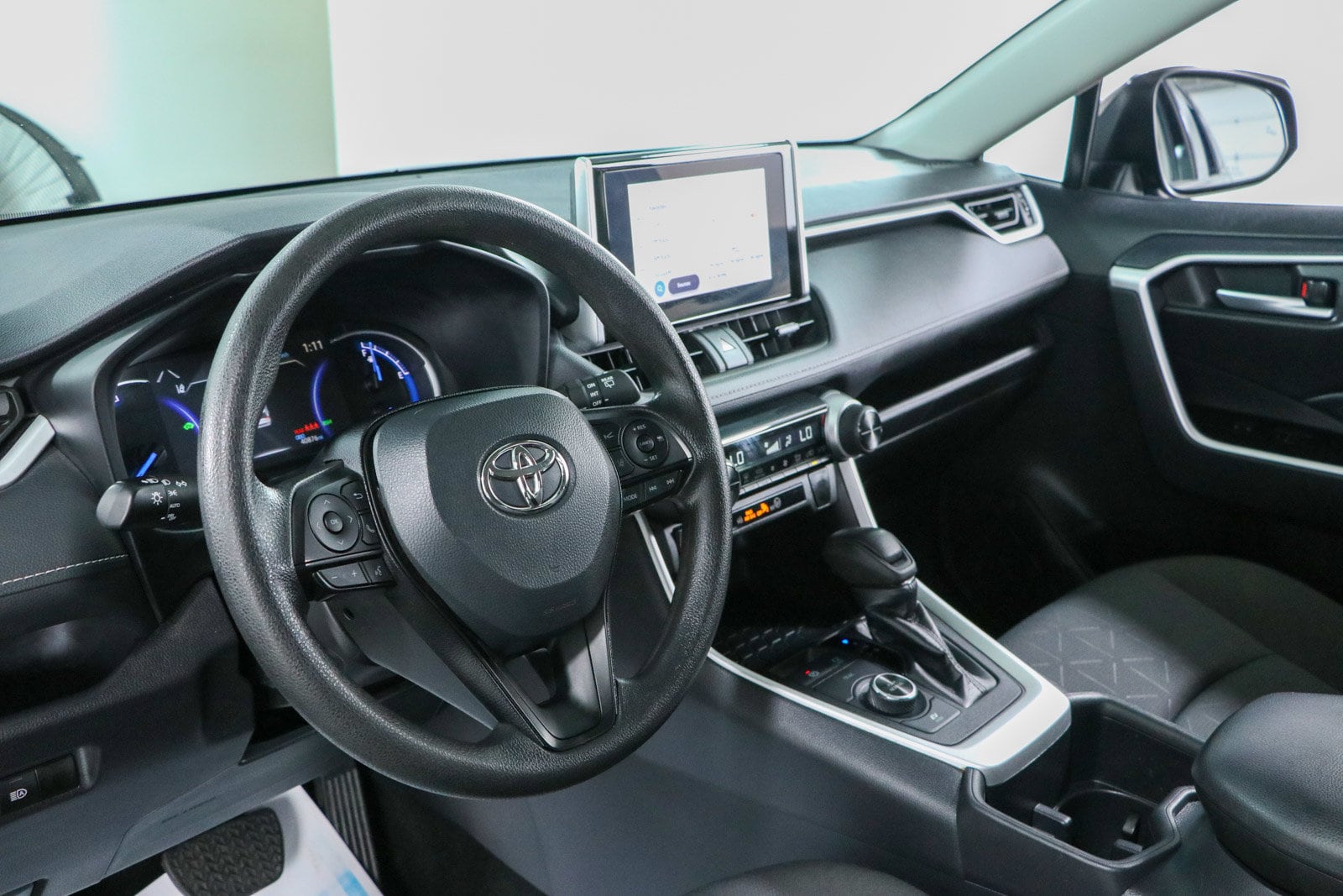 2025 Toyota RAV4 XLE - Photo 22