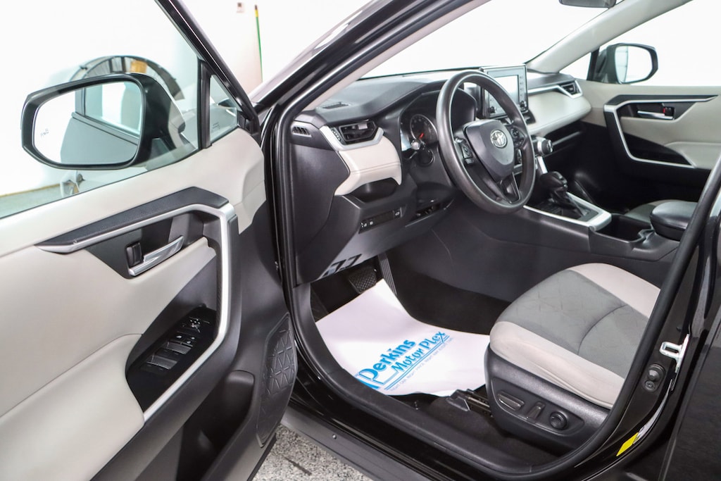 Used 2022 Toyota RAV4 XLE SUV