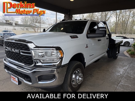 2024 Ram 3500 SLT 4X4 FLATBED Truck Crew Cab