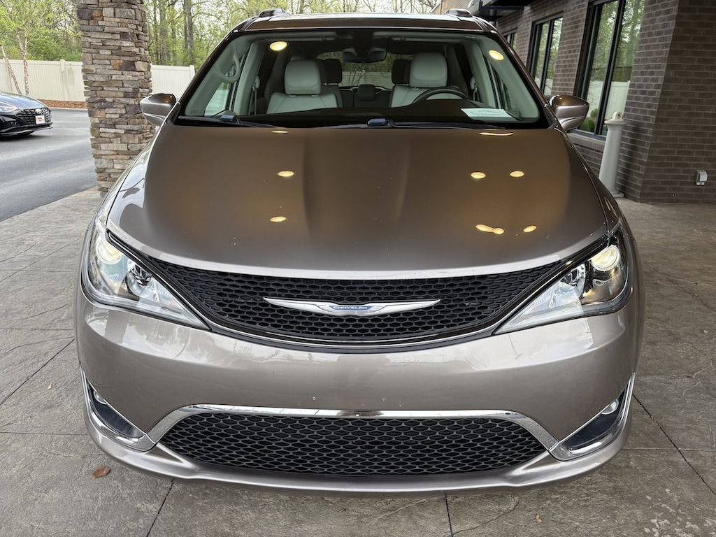 Used 2017 Chrysler Pacifica Touring-L Van
