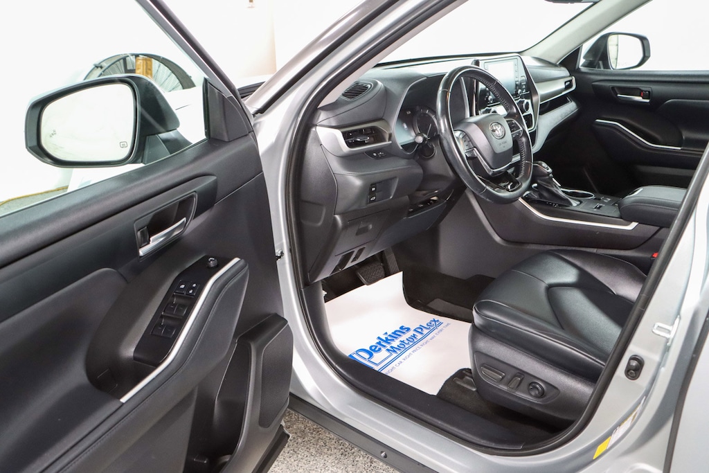 Used 2021 Toyota Highlander XLE SUV