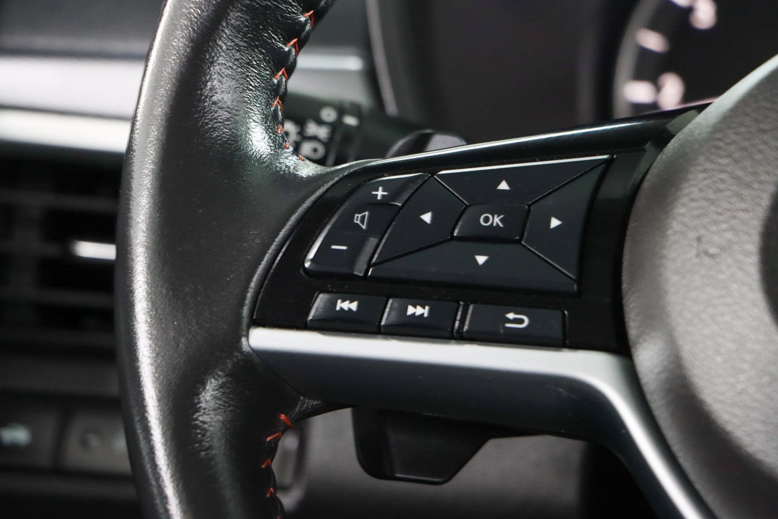 2024 Nissan Altima SR - Photo 13