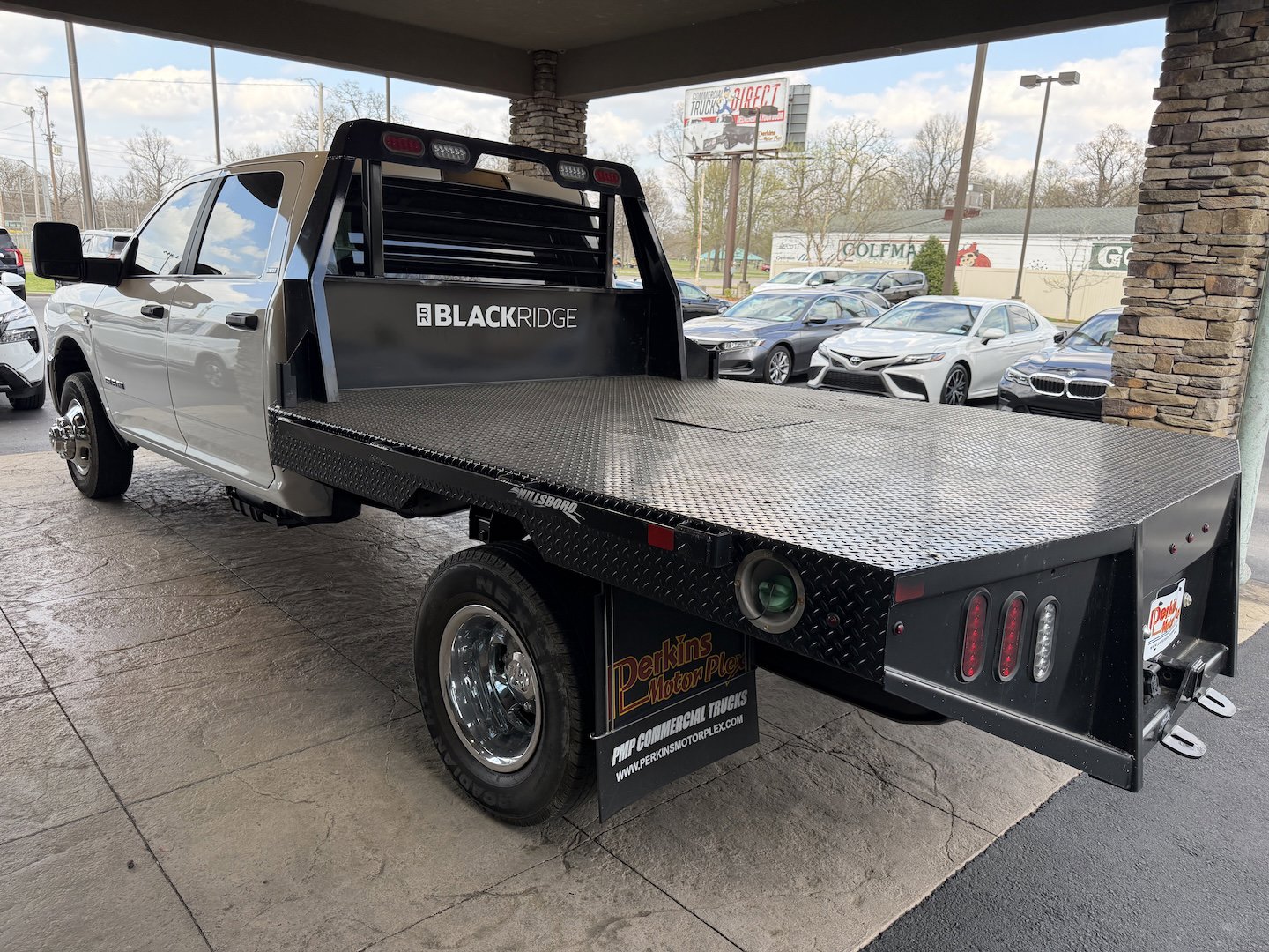 2024 RAM Ram 3500 Chassis Cab SLT - Photo 9