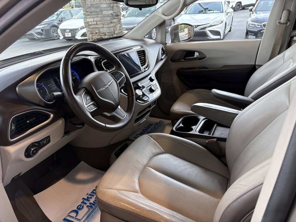 Used 2017 Chrysler Pacifica Touring-L Van